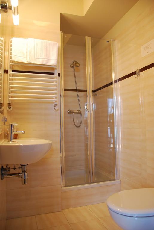Hotel Sloneczny Brzeg 비스쿠피크 객실 사진