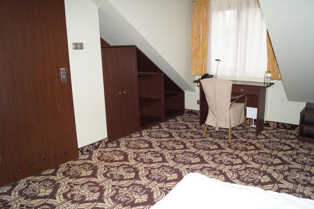 Hotel Sloneczny Brzeg 비스쿠피크 객실 사진